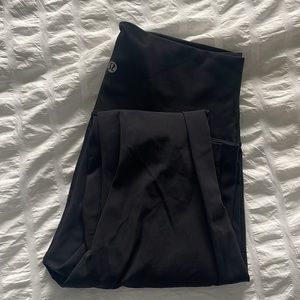 Lululemon train leggings in black, size 8, like new condition